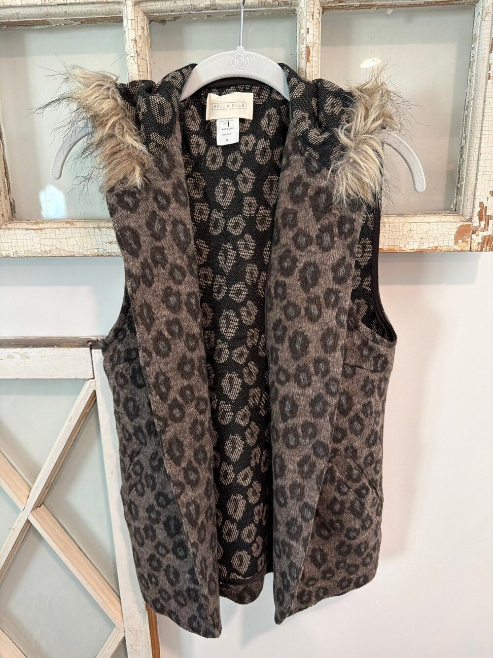 Bella Ella size medium hooded leaped print vest with faux fur trim